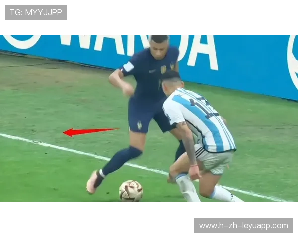 姆巴佩单挑拉开角度左脚抽射破门